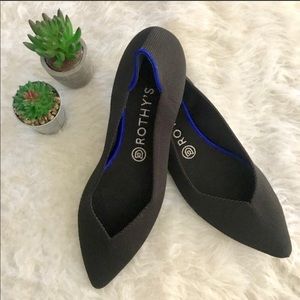 NWOB Rothys 9.5 pointed toe black flats